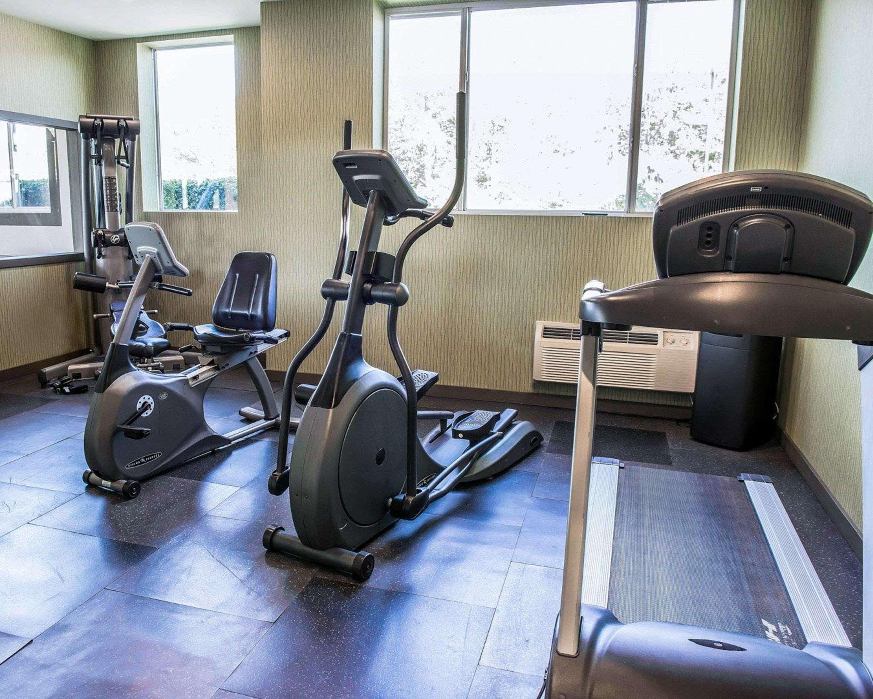 Comfort Inn & Suites Butler Εξωτερικό φωτογραφία