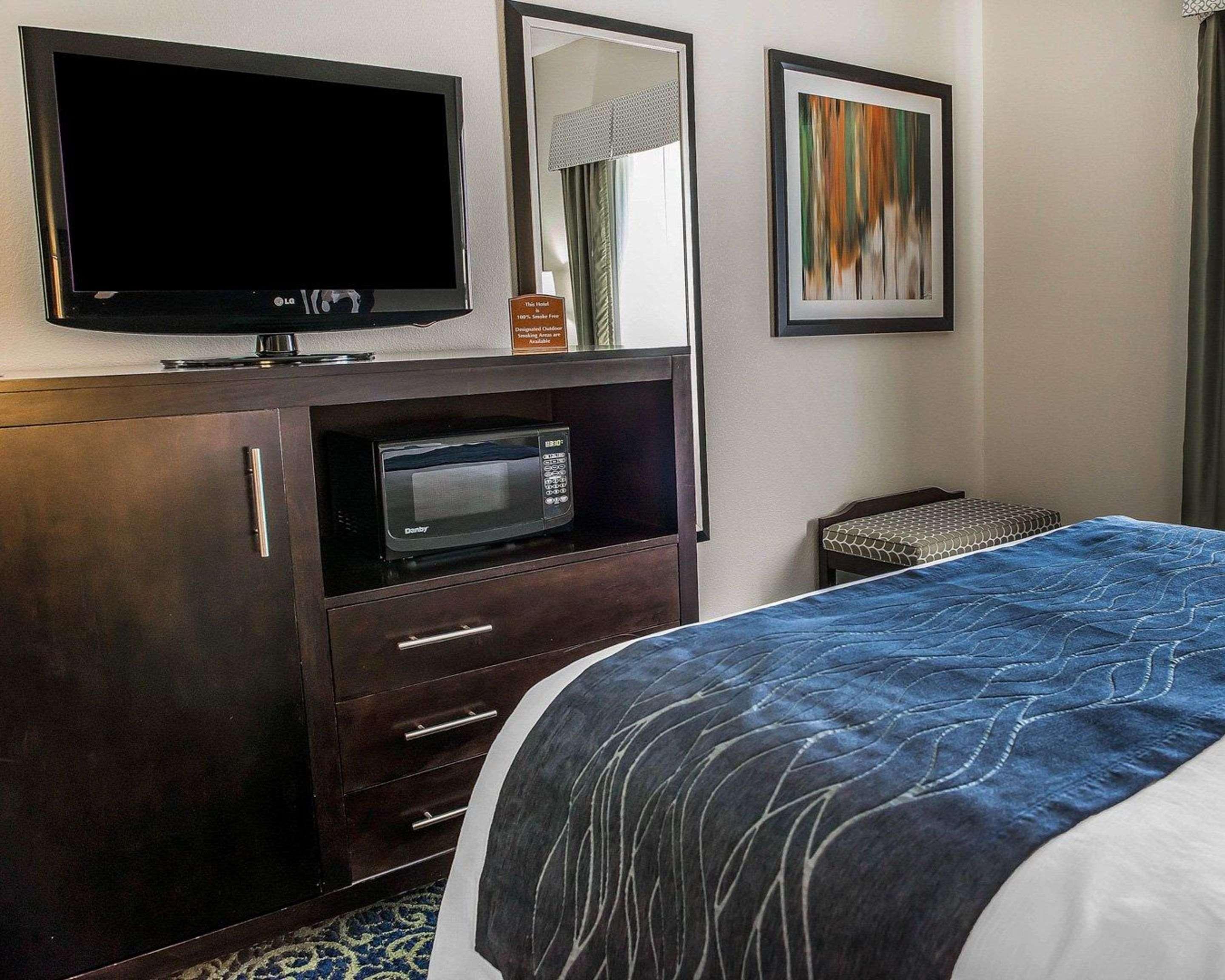 Comfort Inn & Suites Butler Εξωτερικό φωτογραφία