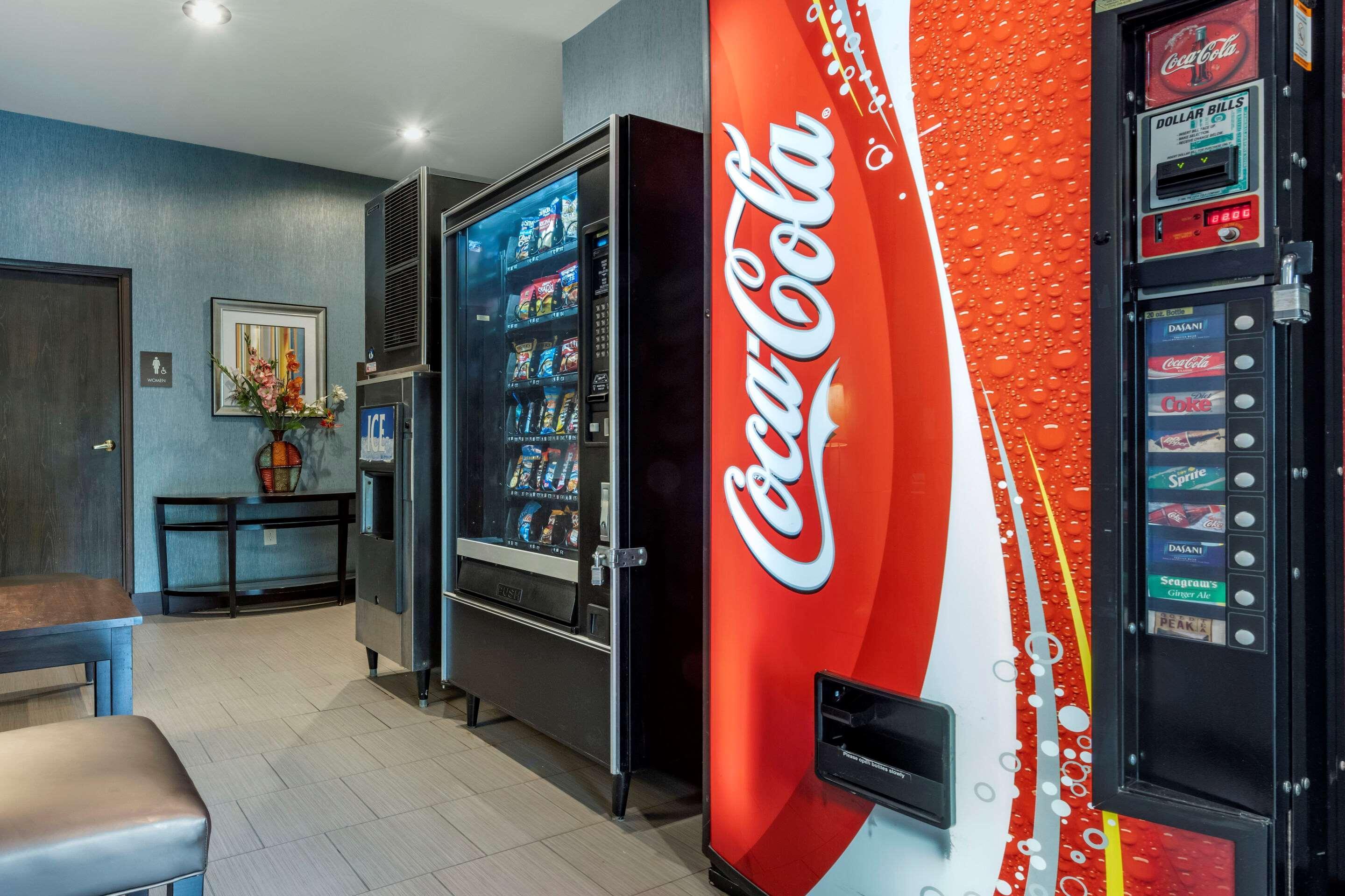 Comfort Inn & Suites Butler Εξωτερικό φωτογραφία