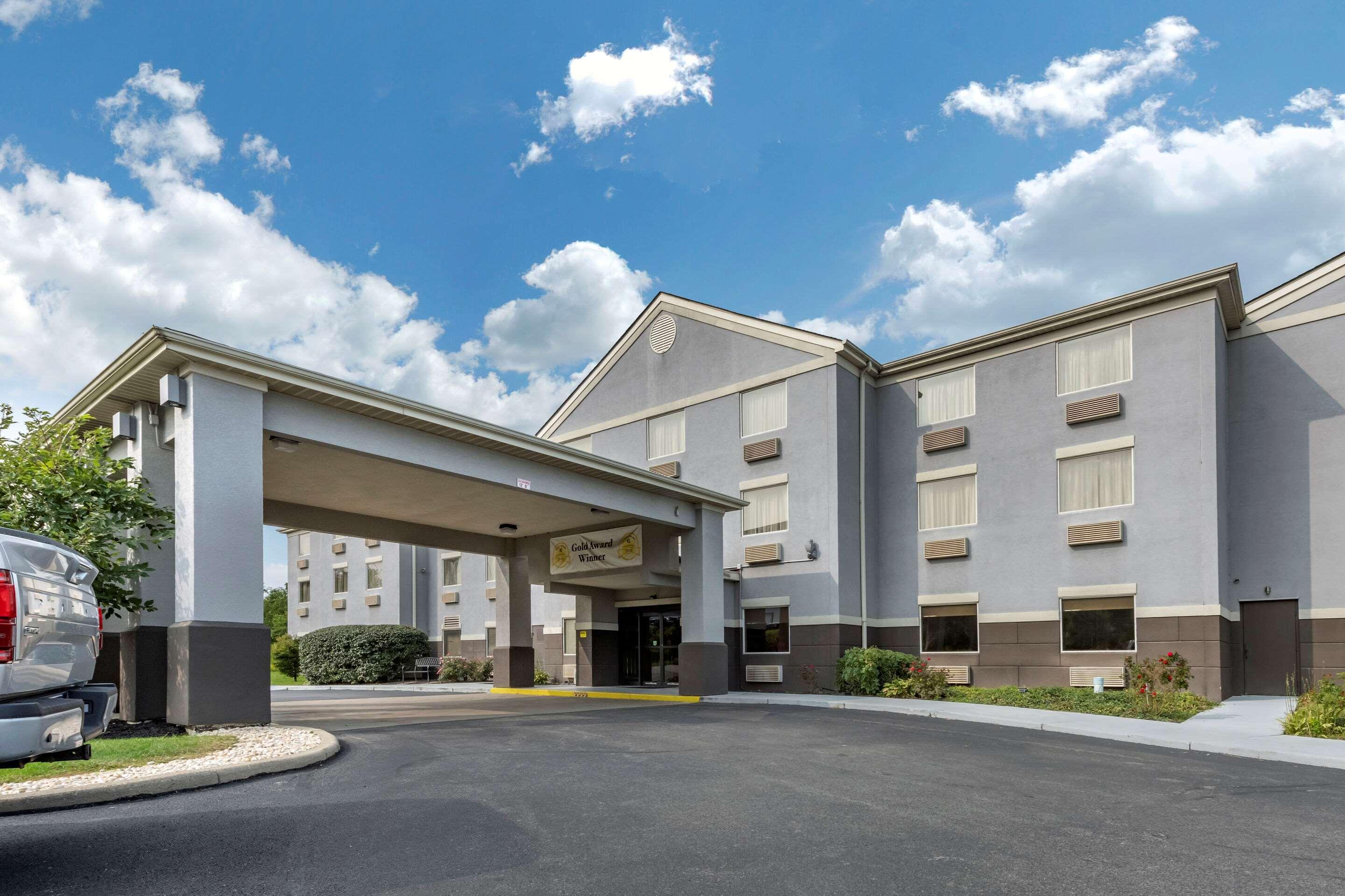 Comfort Inn & Suites Butler Εξωτερικό φωτογραφία