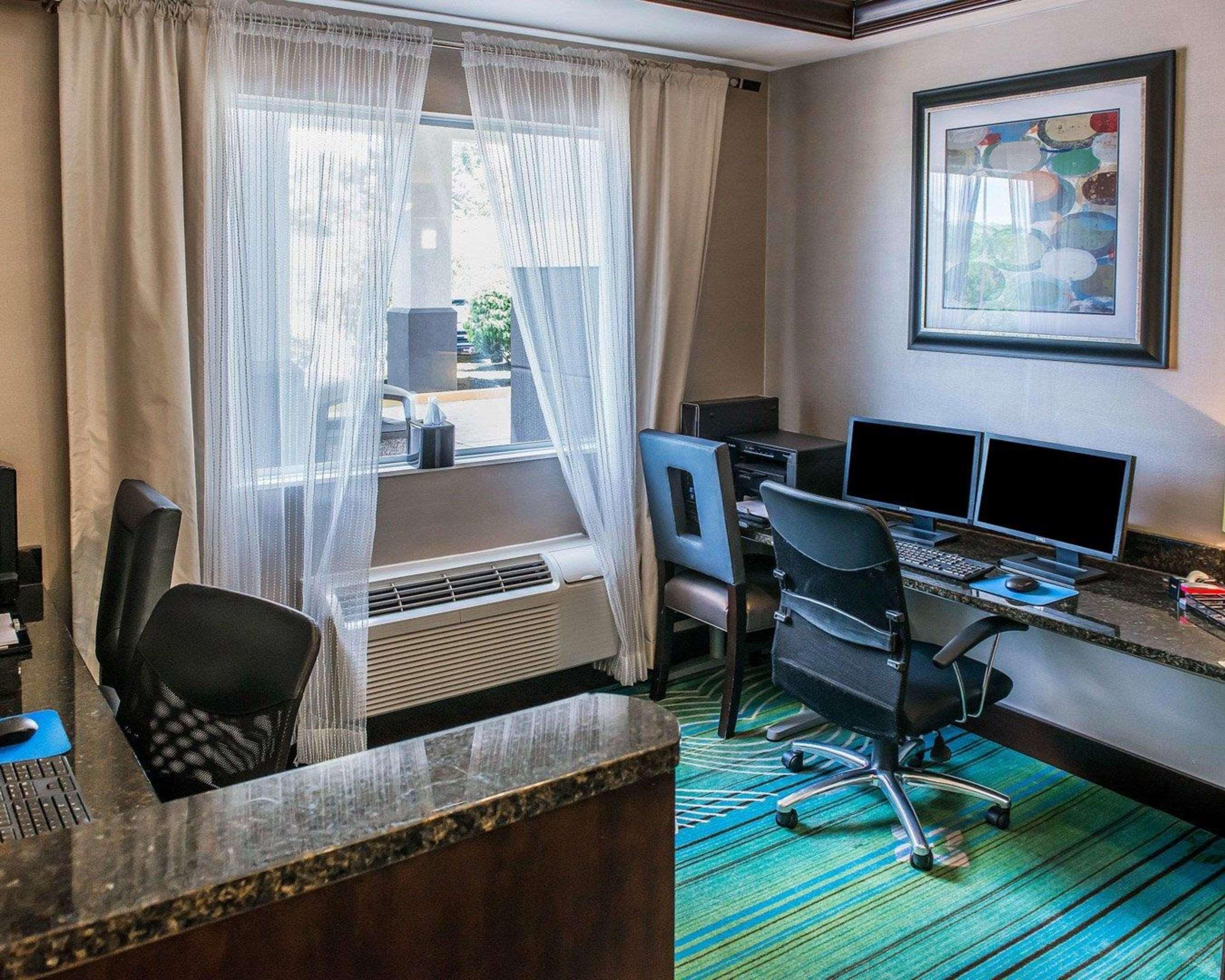Comfort Inn & Suites Butler Εξωτερικό φωτογραφία