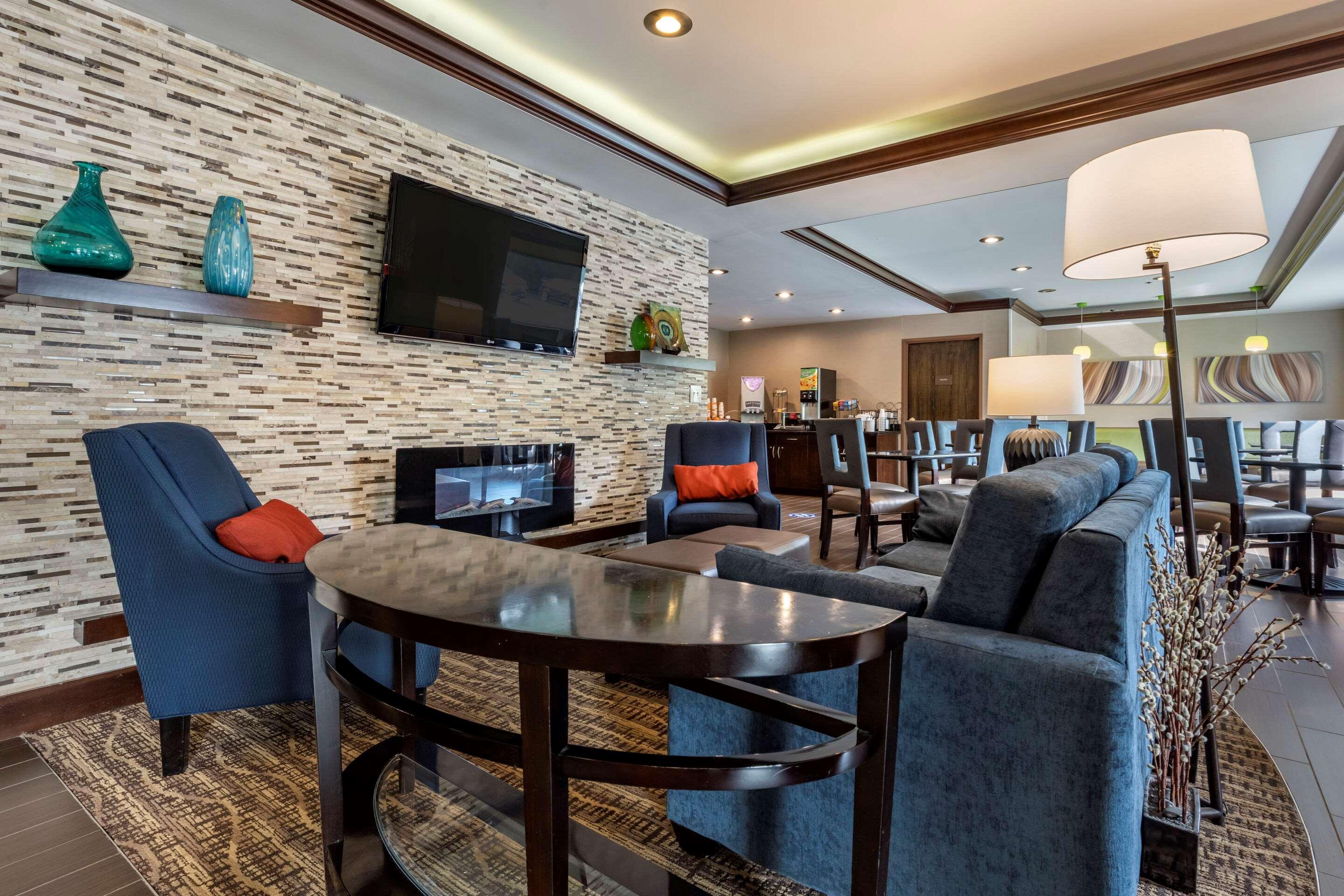 Comfort Inn & Suites Butler Εξωτερικό φωτογραφία