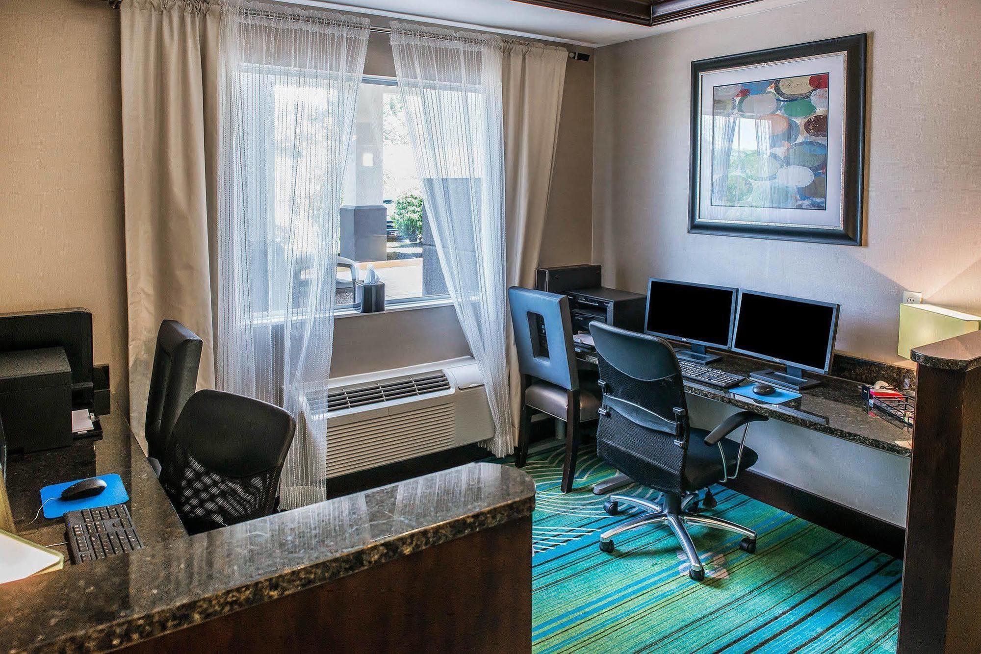 Comfort Inn & Suites Butler Εξωτερικό φωτογραφία
