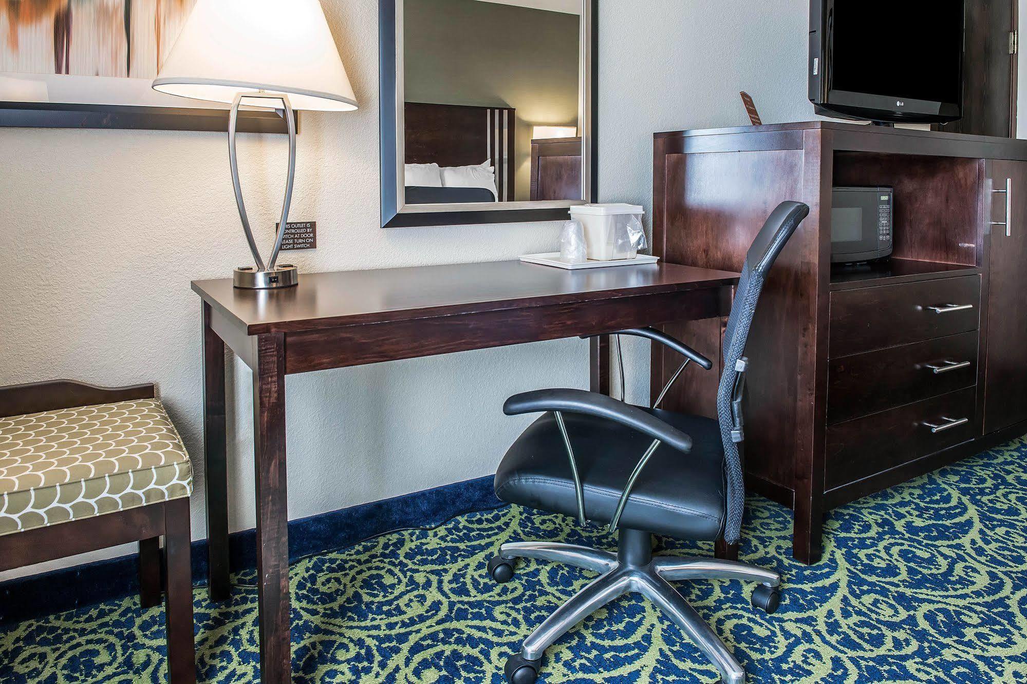 Comfort Inn & Suites Butler Εξωτερικό φωτογραφία