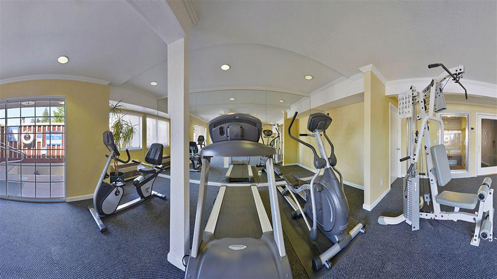 Comfort Inn & Suites Butler Εξωτερικό φωτογραφία